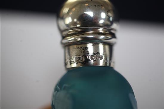 A good Thomas Webb & Sons, Stourbridge cameo glass scent bottle or flask, 22cm